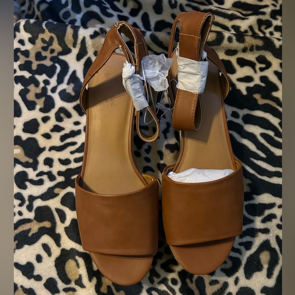 Cognac Universal Thread Sandals - Picture 6 of 9